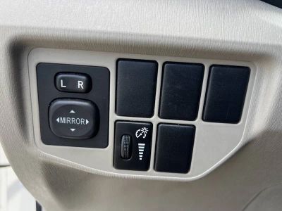 2013 Toyota Prius — photo 15 view