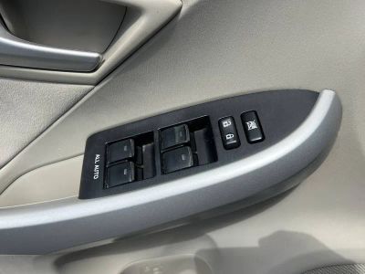 2013 Toyota Prius — photo 14 view
