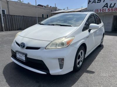2013 Toyota Prius — side profile view
