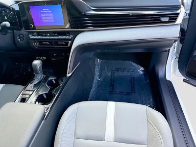 2025 Toyota Camry — photo 17 view