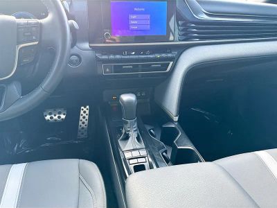 2025 Toyota Camry — photo 18 view