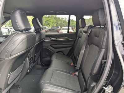 2026 Jeep Grand Cherokee — photo 14 view