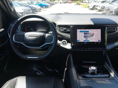 2024 Jeep Wagoneer - Photo 12