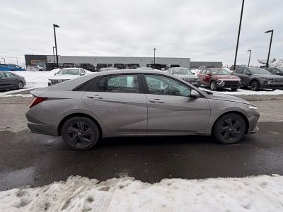2023 Hyundai Elantra SEL - Photo 3