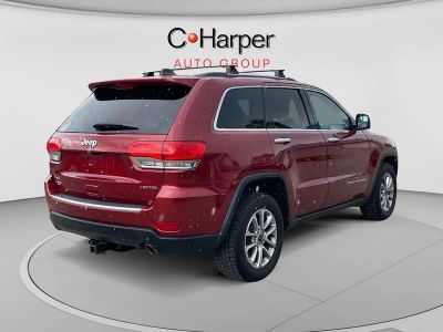 2015 Jeep Grand Cherokee — rear three-quarter view