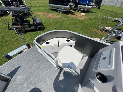 2023 Godfrey Sweetwater Xperience 2086 FX - Photo 17