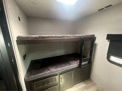 2026 VENTURE RV SPORTTREK - Photo 15