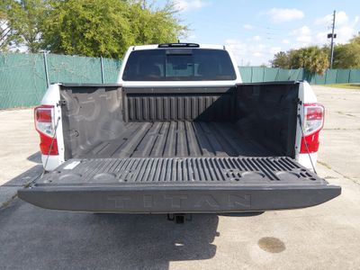 2022 Nissan Titan - Photo 11