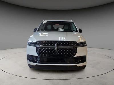 2026 Lincoln Navigator L — side profile view