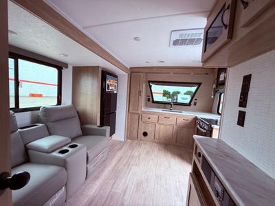 2025 Palomino SolAire - Photo 29