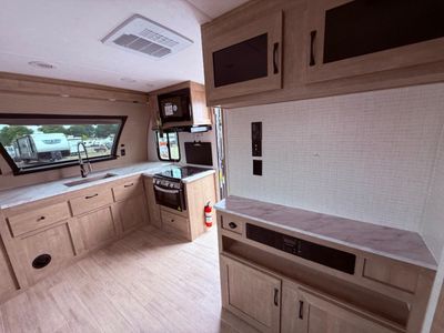 2025 Palomino SolAire - Photo 18