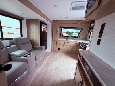 2025 Palomino SolAire - Photo 28