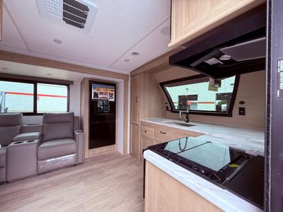 2025 Palomino SolAire - Photo 10
