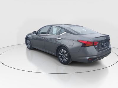 2025 Nissan Altima — detail view