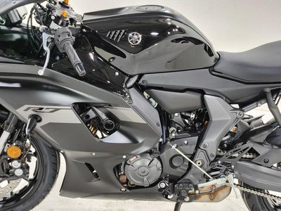 2025 Yamaha YZF-R7 - Photo 11