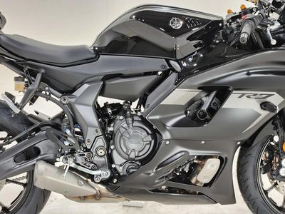 2025 Yamaha YZF-R7 - Photo 10