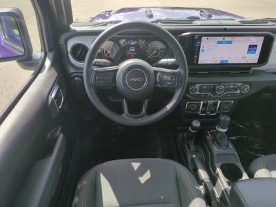 2026 Jeep Gladiator — photo 18 view
