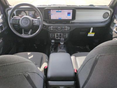 2026 Jeep Gladiator — photo 17 view