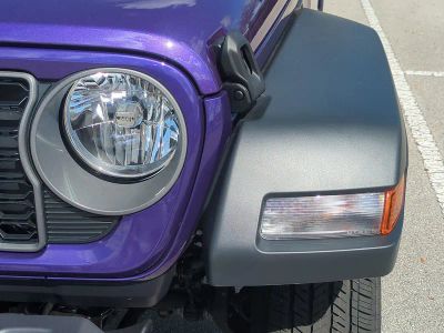 2026 Jeep Gladiator — photo 10 view