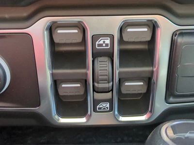 2026 Jeep Gladiator — photo 25 view