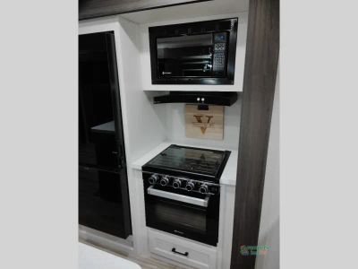 2026 Venture RV SportTrek Touring Edition — photo 32 view