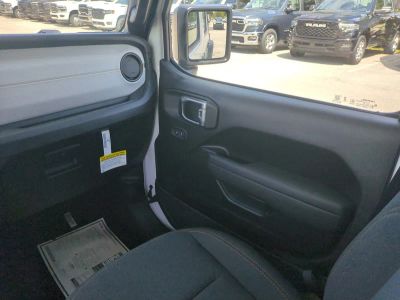 2026 Jeep Wrangler — photo 17 view