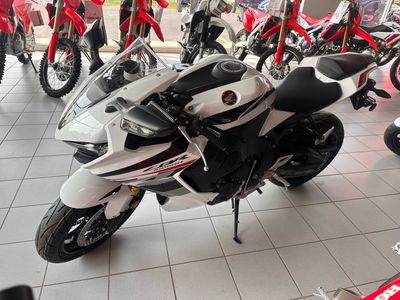 2026 Honda CBR1000RR - Photo 2