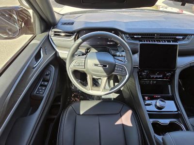 2025 Jeep Grand Cherokee L — photo 17 view