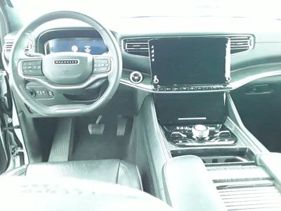 2022 Jeep Wagoneer - Photo 12