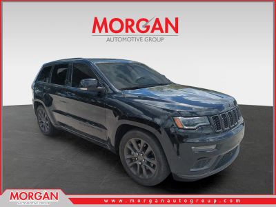2019 Jeep Grand Cherokee High Altitude in Black — front three-quarter view