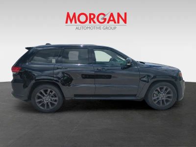 2019 Jeep Grand Cherokee — interior view