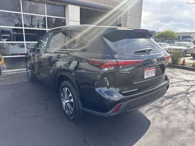 2024 Toyota Highlander - Photo 2