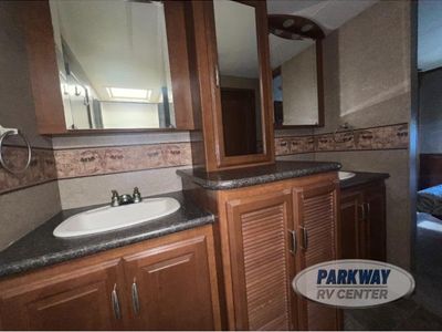 2013 Thor Motor Coach Challenger - Photo 18