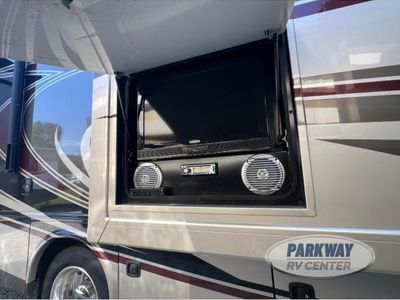 2013 Thor Motor Coach Challenger - Photo 4
