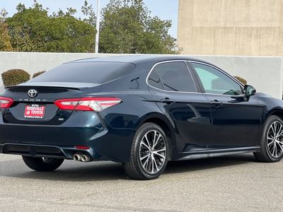 2018 Toyota Camry - Photo 2