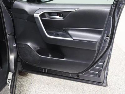 2025 Toyota RAV4 FWD - Photo 37