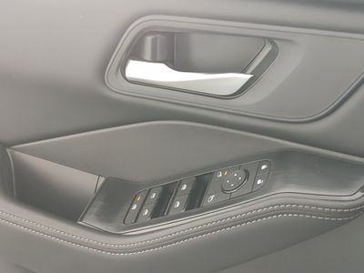 2025 Nissan Rogue — photo 17 view