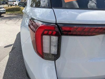 2026 Ford Explorer — photo 10 view