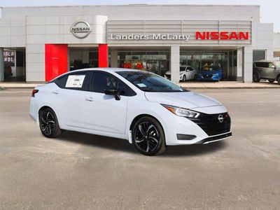 2025 Nissan Versa 1.6 SR — front three-quarter view