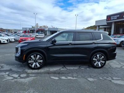 2025 Mitsubishi Outlander — side profile view