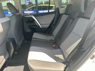 2015 Toyota RAV4 — photo 12 view