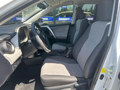 2015 Toyota RAV4 — photo 10 view