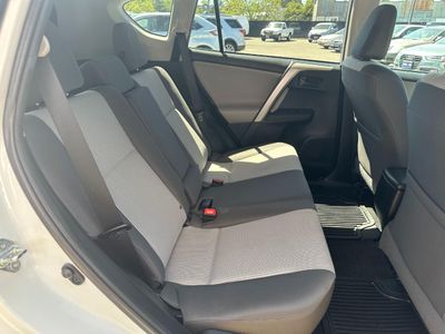 2015 Toyota RAV4 — photo 16 view