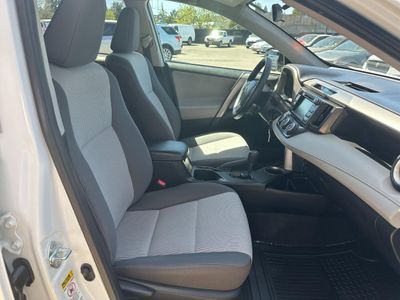 2015 Toyota RAV4 — photo 14 view