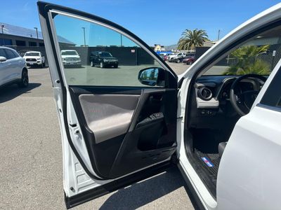 2015 Toyota RAV4 — photo 9 view