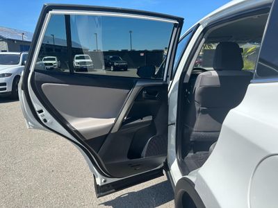 2015 Toyota RAV4 — photo 11 view