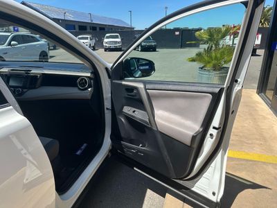 2015 Toyota RAV4 — photo 13 view