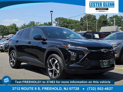 2024 Chevrolet Trax 1RS in Mosaic Black Metallic — front three-quarter view
