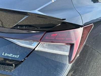 2023 Hyundai Elantra — photo 17 view