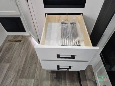 2025 Venture RV Stratus — photo 13 view